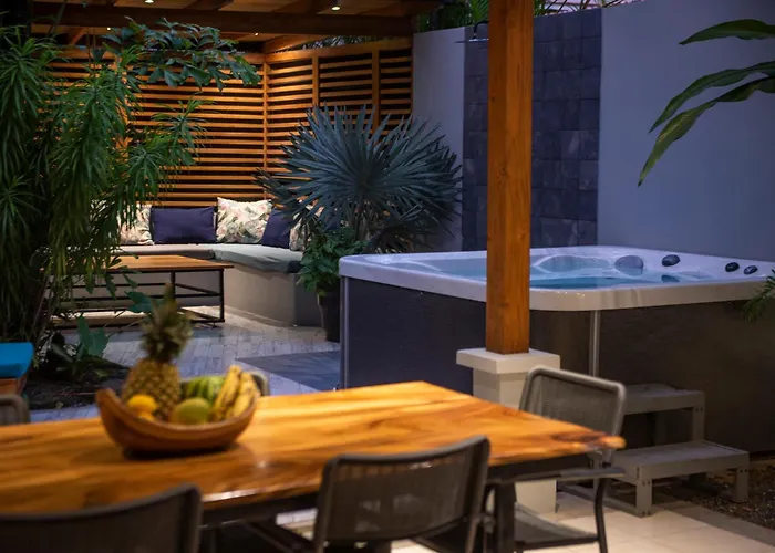 The Jungle Loft, 7 Min Walk To Guiones + Jacuzzi