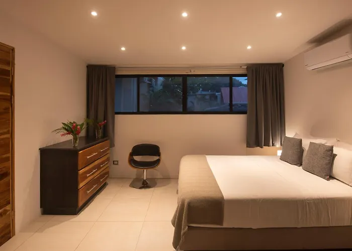 The Jungle Loft, 7 Min Walk To Guiones + Jacuzzi