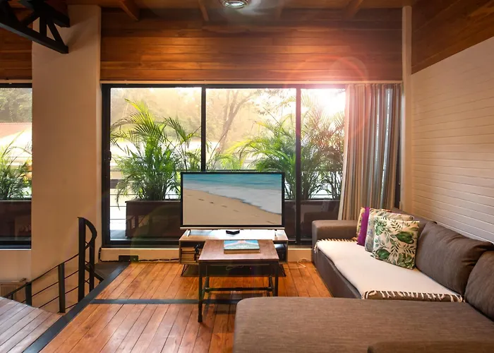 The Jungle Loft, 7 Min Walk To Guiones + Jacuzzi *